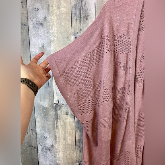 Lululemon Find Your Light Wrap in Heathered Vintage Mauve One Size. - Picture 6 of 16